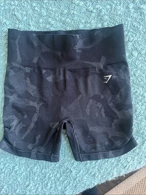 Gymshark Black Camo High-Waist Bike Shorts small